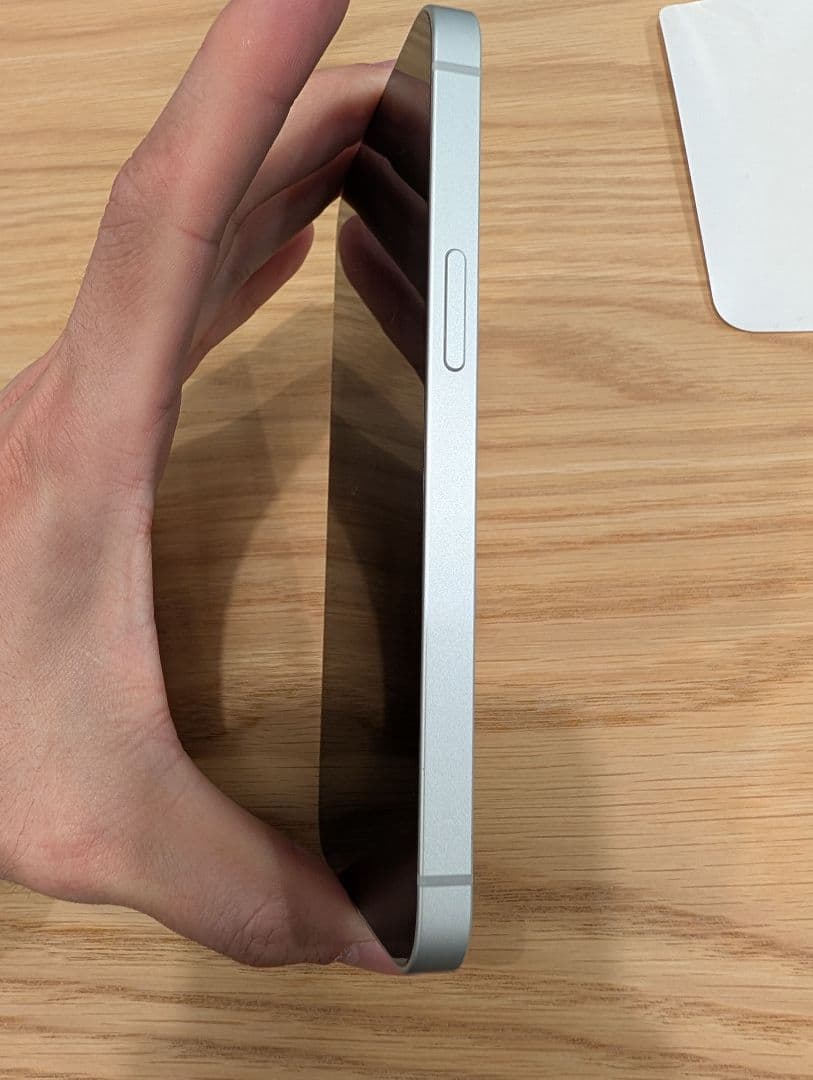 iPhone 16e ホワイト 128GB SIMフリー 箱・説明書あり