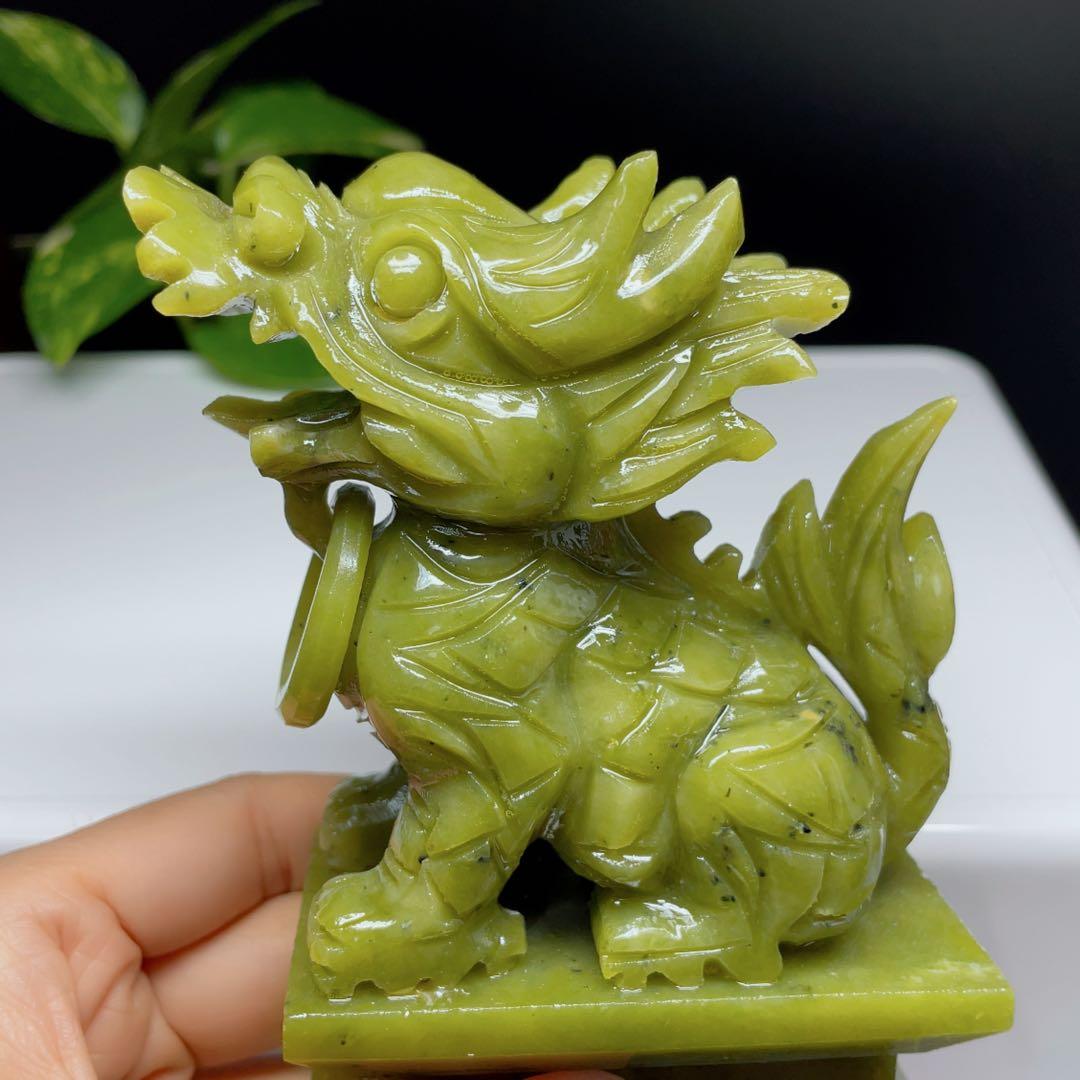 【超美品】　天然石　パワーストーン　麒麟　彫り置物　アベンチュリ　1