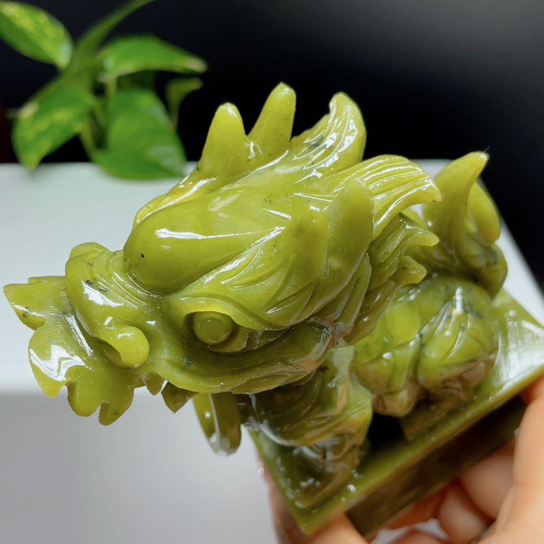 【超美品】　天然石　パワーストーン　麒麟　彫り置物　アベンチュリ　1