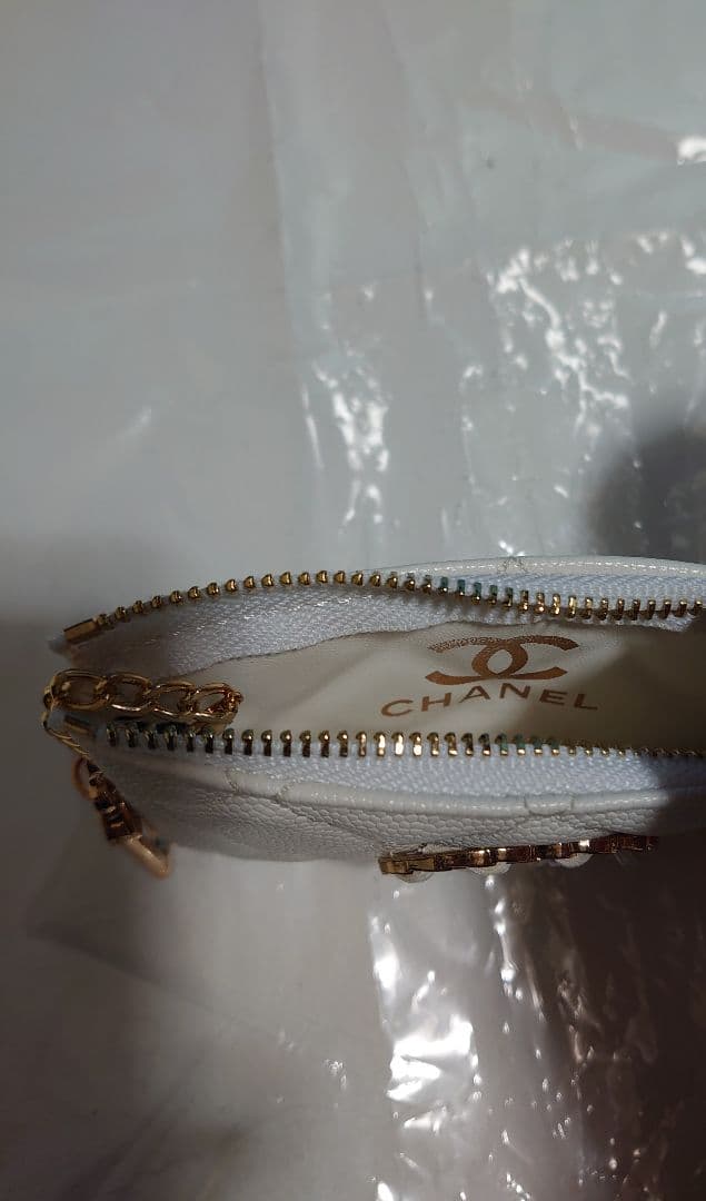 CHANEL ホワイト キルティング　ケース　ノベルティ