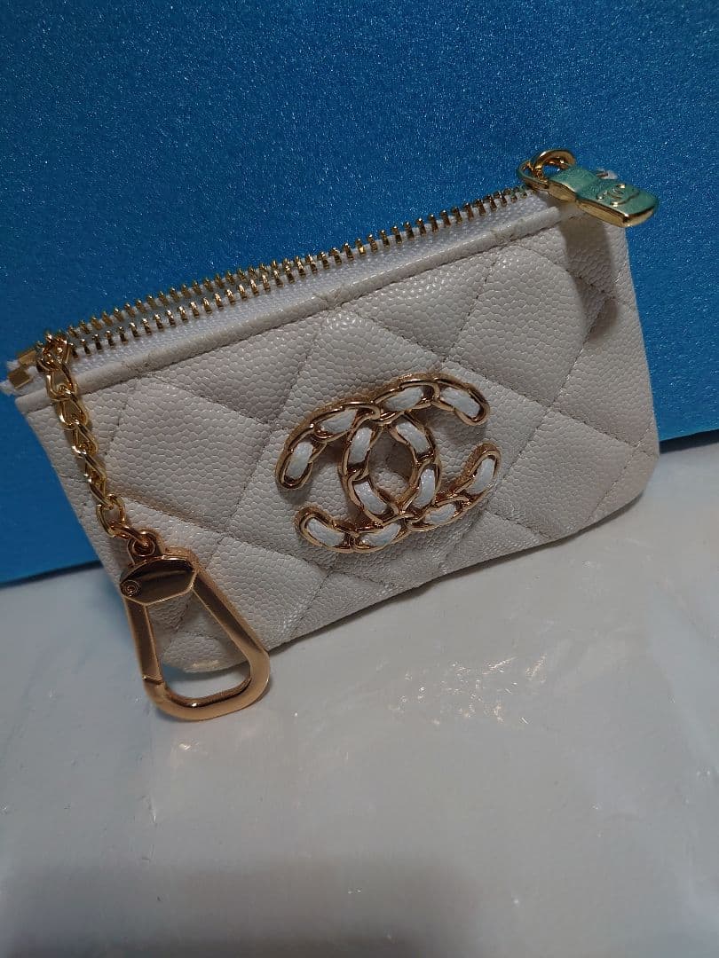 CHANEL ホワイト キルティング　ケース　ノベルティ