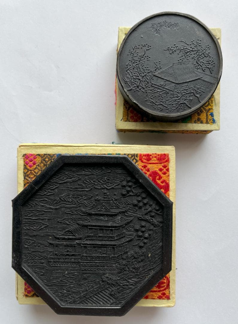 中国墨　八角と丸型の2丁