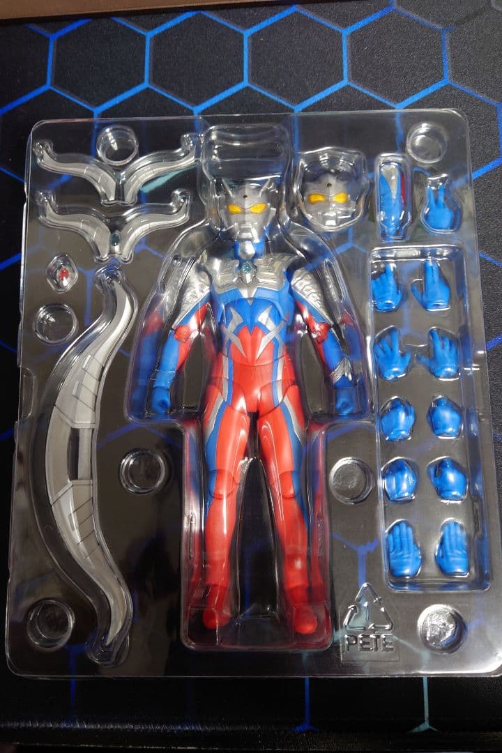 S.H.Figuarts ウルトラマンゼロ・ウルティメイトシャイニングゼロ