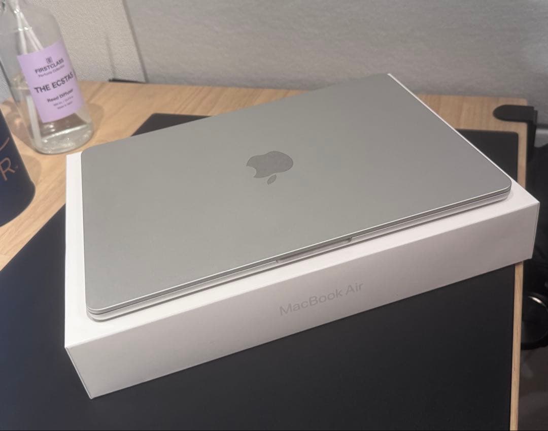 Apple Macbook Air M2 8GB 256GB シルバー