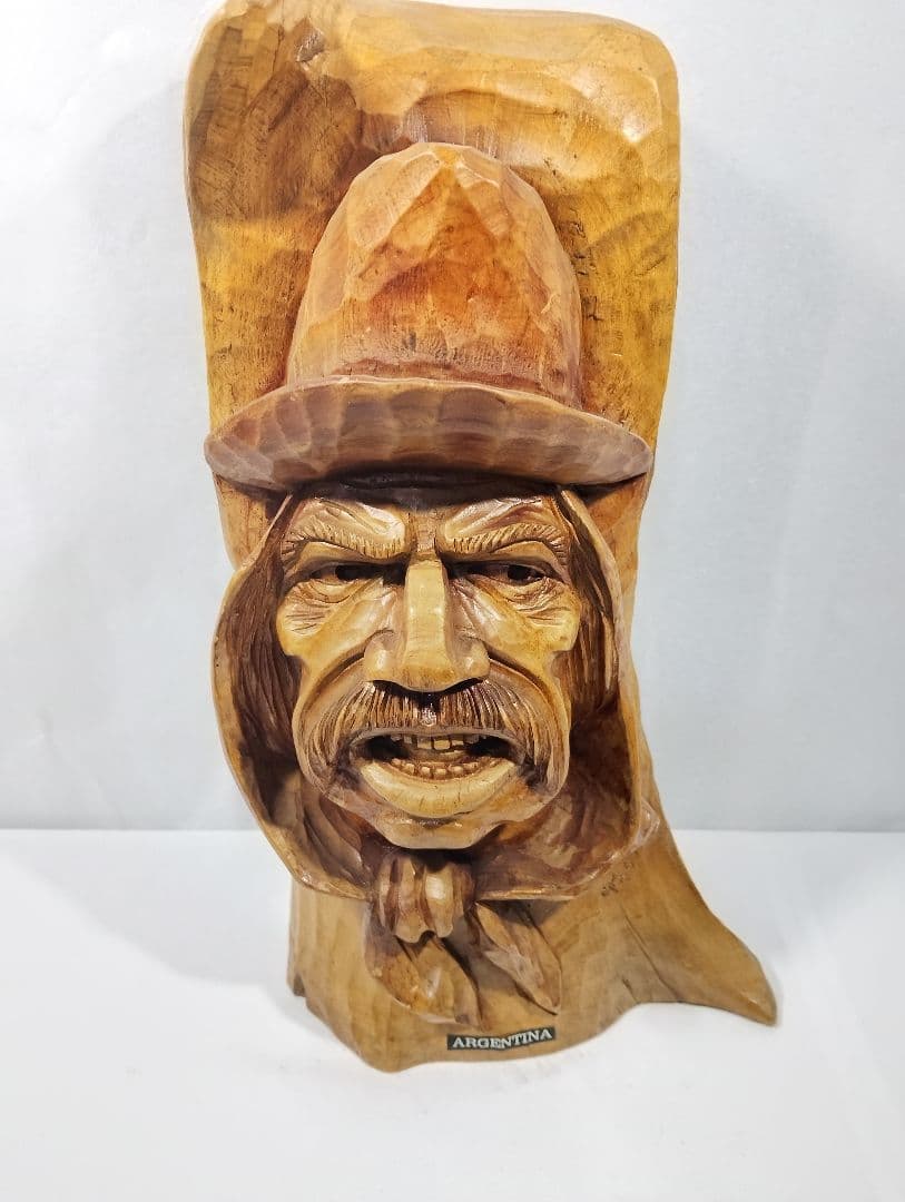 アルゼンチン製 木製彫刻 帽子の男性