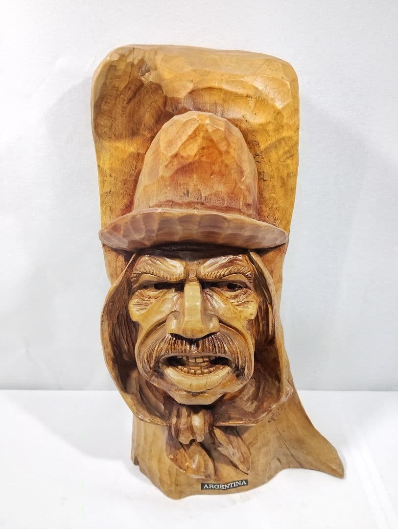 アルゼンチン製 木製彫刻 帽子の男性