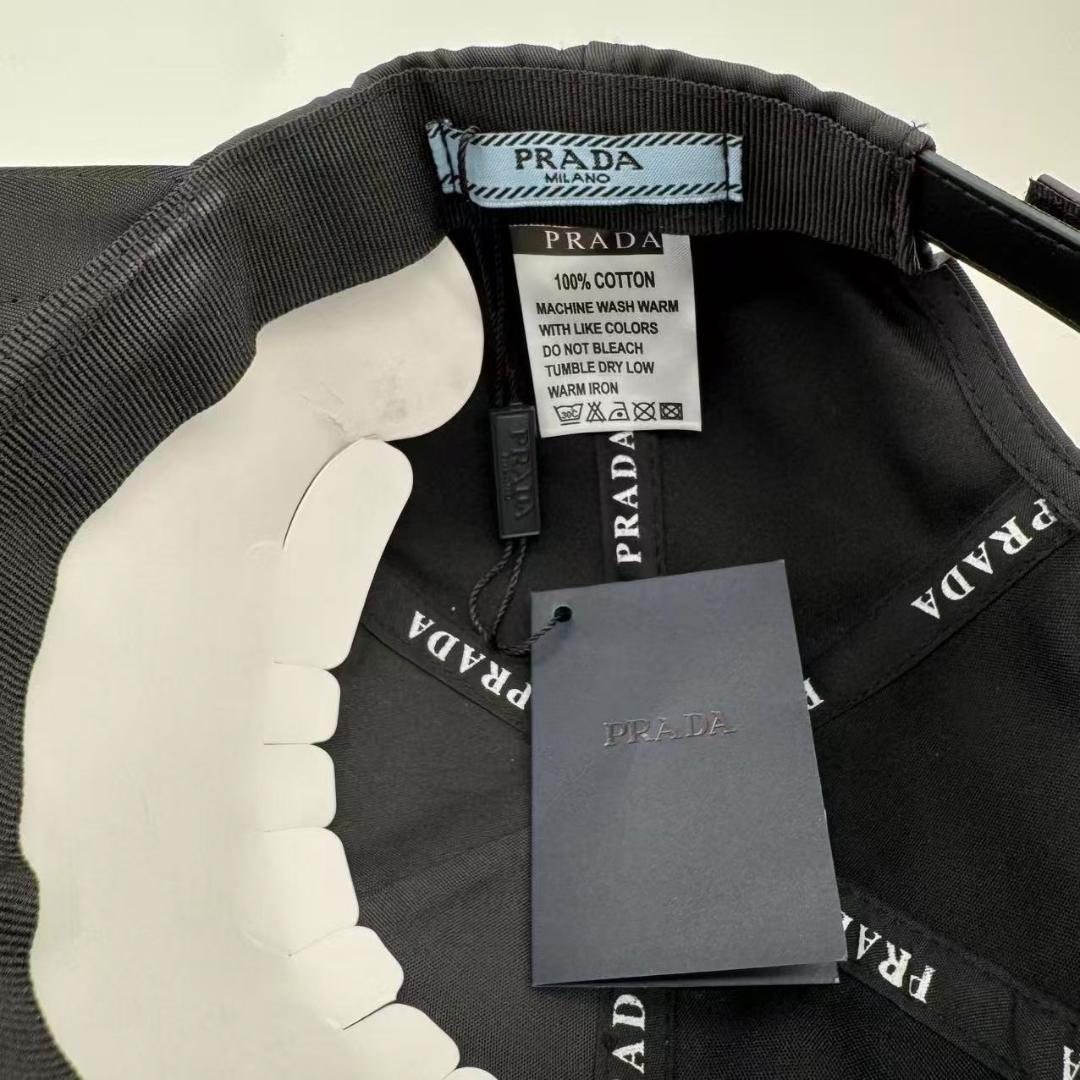 Prada ブラック ベースボールキャップ