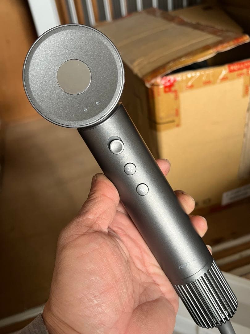 シルバー ハンドヘルド型 ヘアドライヤー