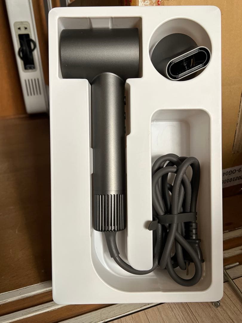 シルバー ハンドヘルド型 ヘアドライヤー