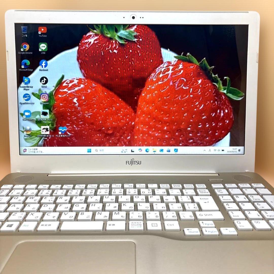 富士通 LIFEBOOK！大画面薄型ノートパソコンカメラ付Windows11