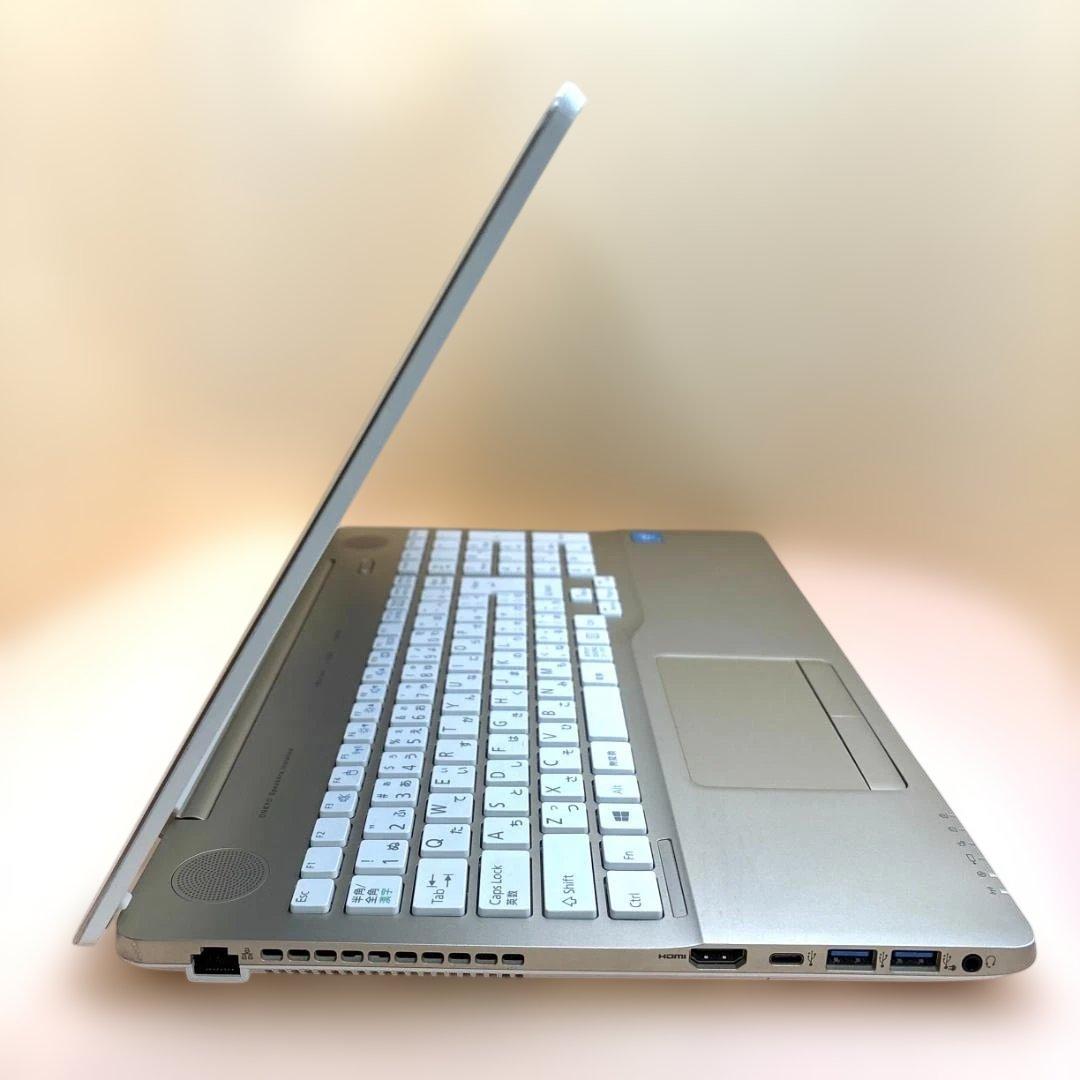 富士通 LIFEBOOK！大画面薄型ノートパソコンカメラ付Windows11