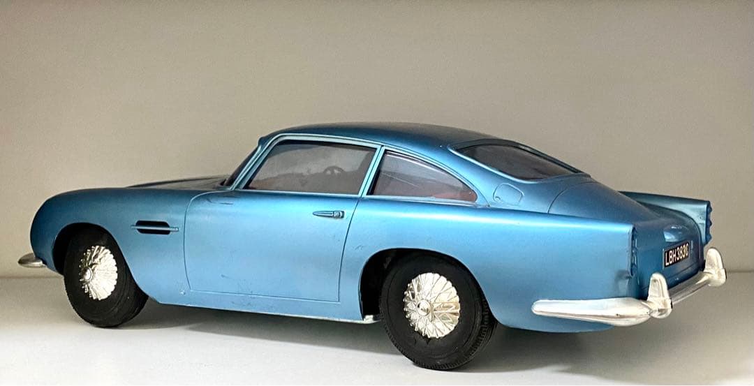 最安値　当時物　日本製　アストンマーチン　DB5 007 ミニカー