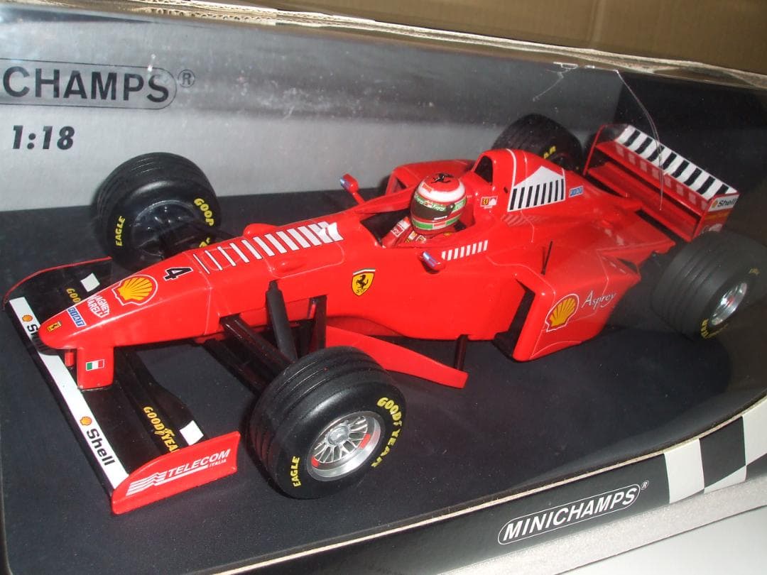 難あり　フェラーリ　F１　E・アーバイン　＃４　ミニチャンプス　１／１８