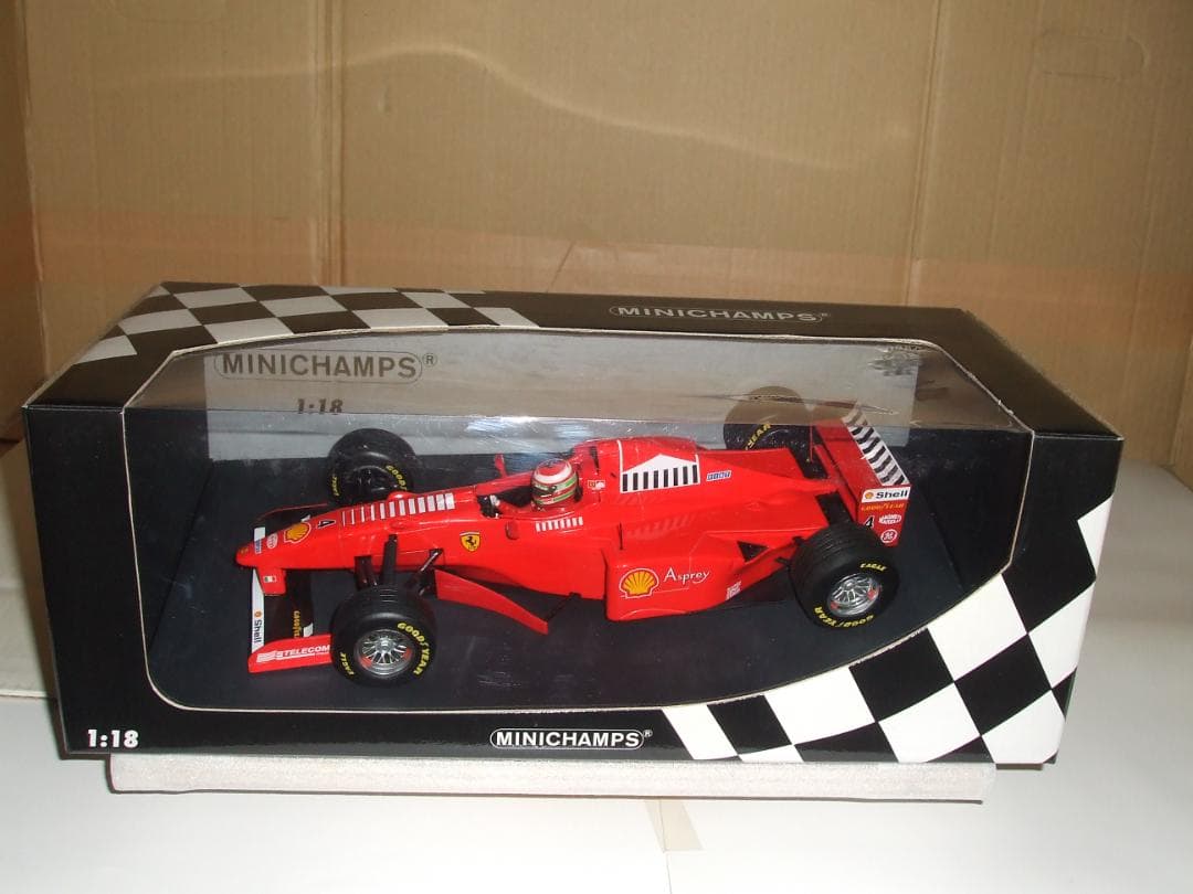 難あり　フェラーリ　F１　E・アーバイン　＃４　ミニチャンプス　１／１８