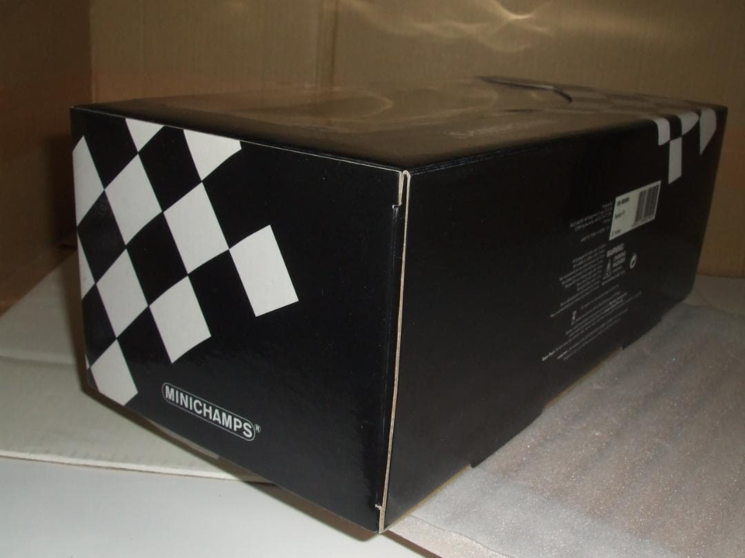 難あり　フェラーリ　F１　E・アーバイン　＃４　ミニチャンプス　１／１８