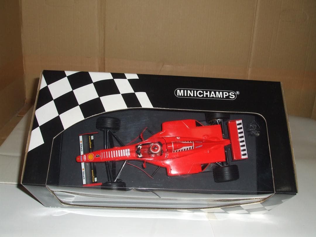 難あり　フェラーリ　F１　E・アーバイン　＃４　ミニチャンプス　１／１８