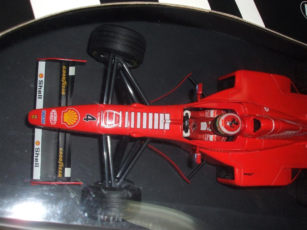 難あり　フェラーリ　F１　E・アーバイン　＃４　ミニチャンプス　１／１８