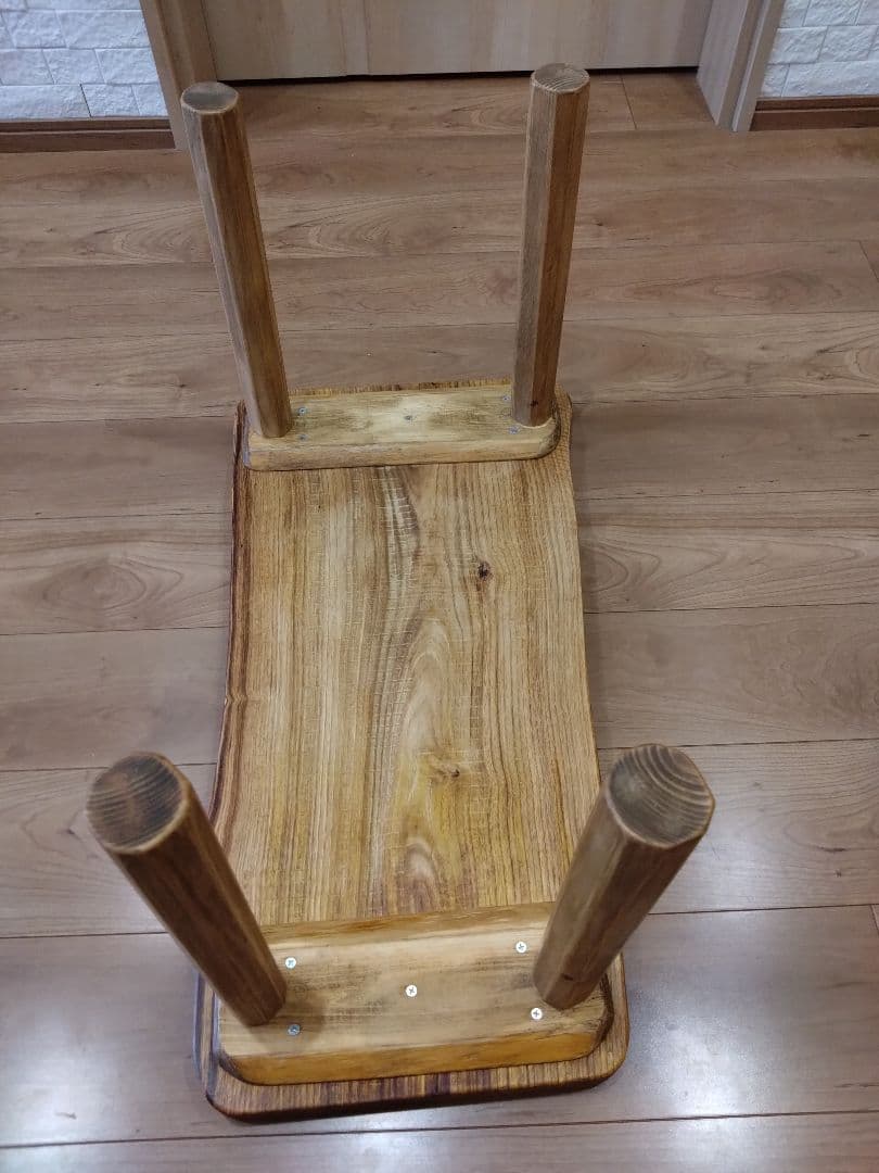 栗一枚板のテーブル⑳　桜❕栗の耳付き天板厚さ約45㎜の迫力満点、木目が綺麗