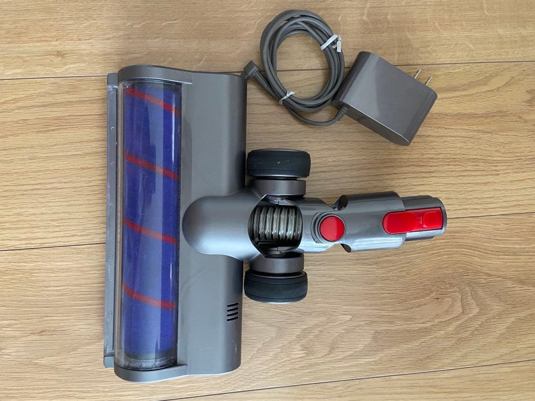 送料込　Dyson V10 ￼充電器
