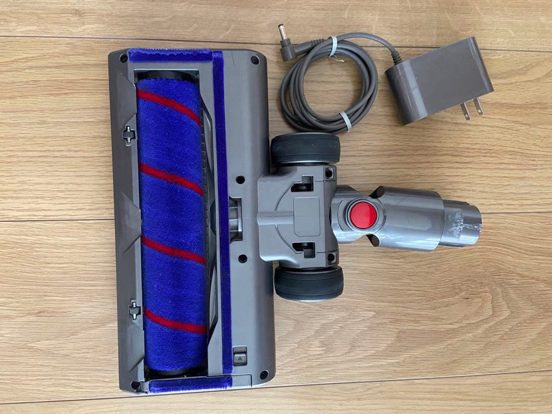 送料込　Dyson V10 ￼充電器