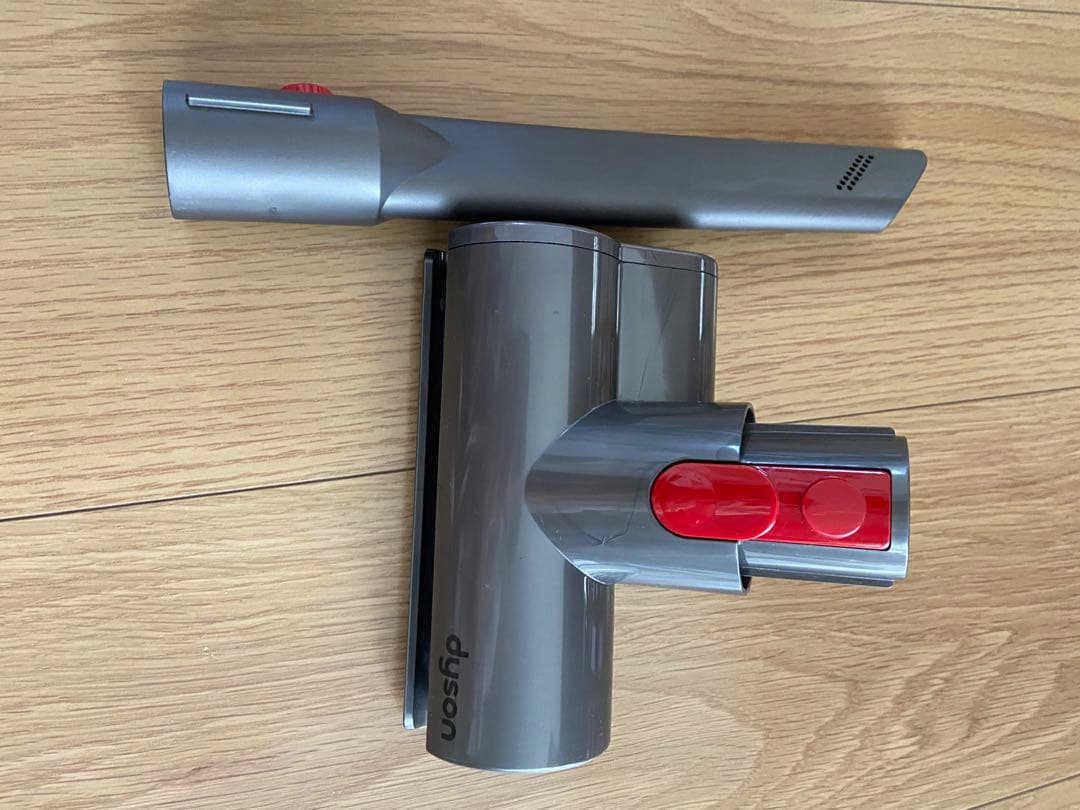 送料込　Dyson V10 ￼充電器