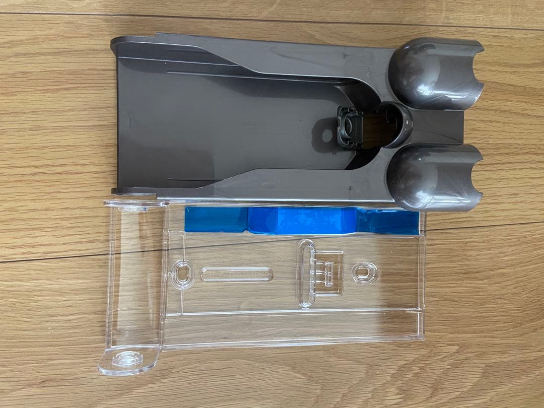 送料込　Dyson V10 ￼充電器