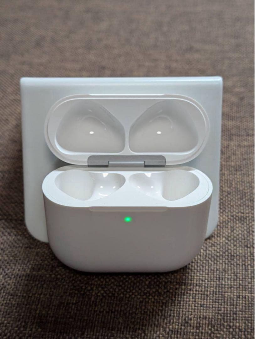 Apple AirPods 第4世代 充電ケースのみ 872