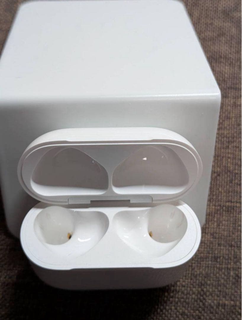 Apple AirPods 第4世代 充電ケースのみ 872