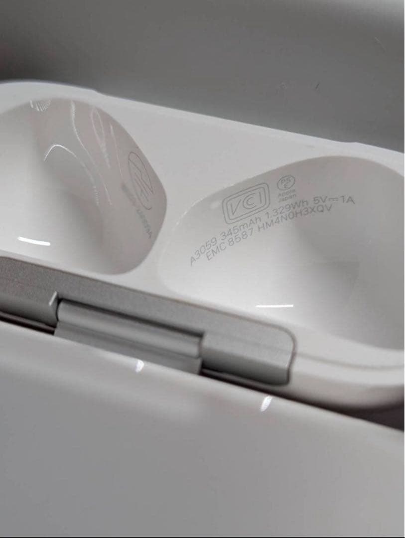 Apple AirPods 第4世代 充電ケースのみ 872