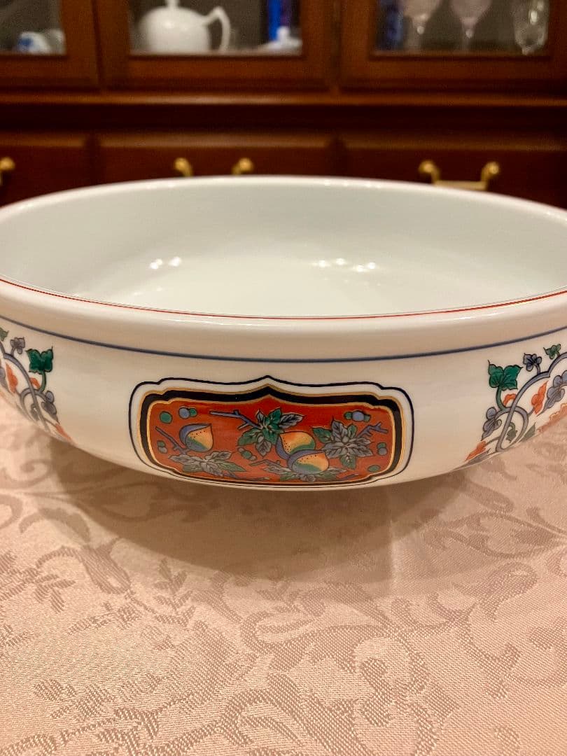 基泉　草花果実文の大鉢