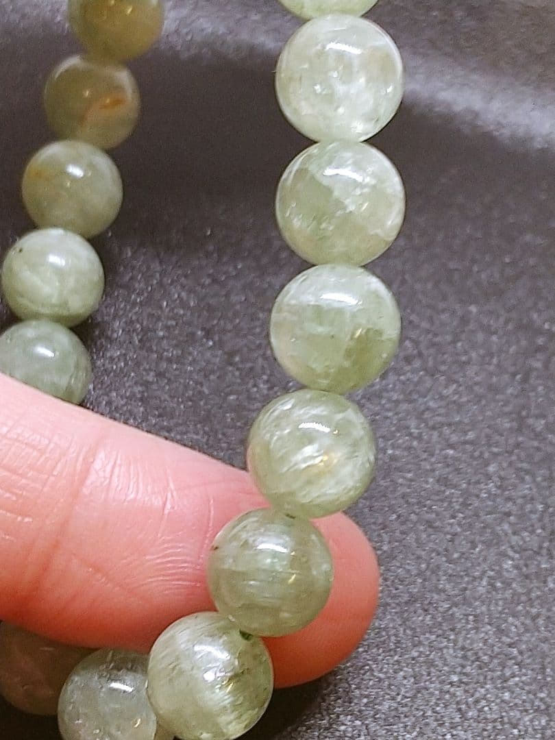 グリーンカイヤナイト約8-8.3㍉23粒　内径約15センチ