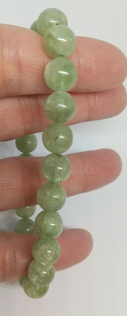 グリーンカイヤナイト約8-8.3㍉23粒　内径約15センチ