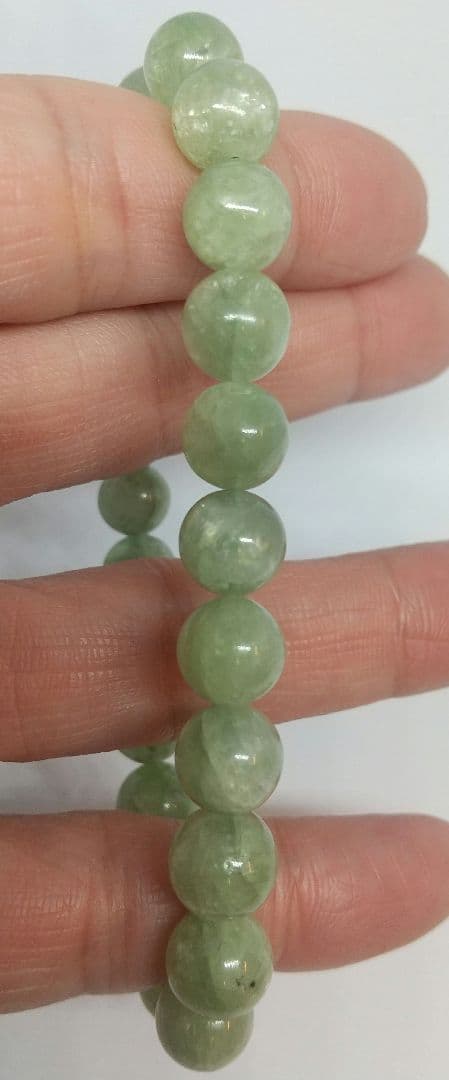 グリーンカイヤナイト約8-8.3㍉23粒　内径約15センチ