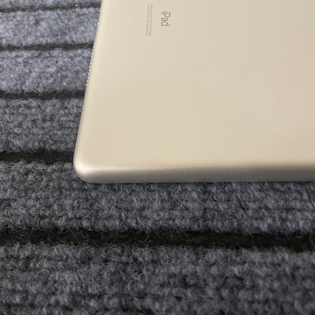 63 iPad 8世代 32GB SIMフリー シルバー