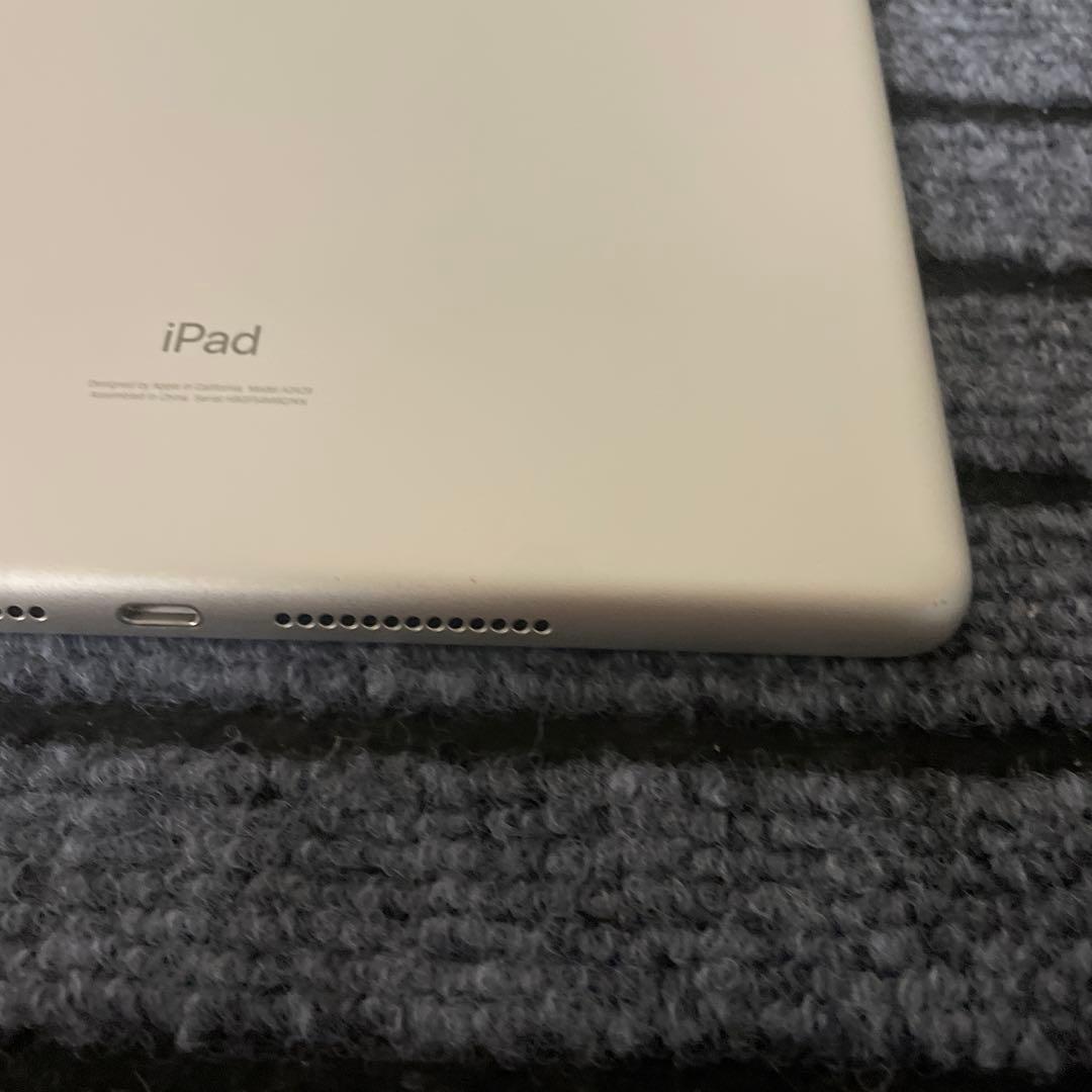 63 iPad 8世代 32GB SIMフリー シルバー