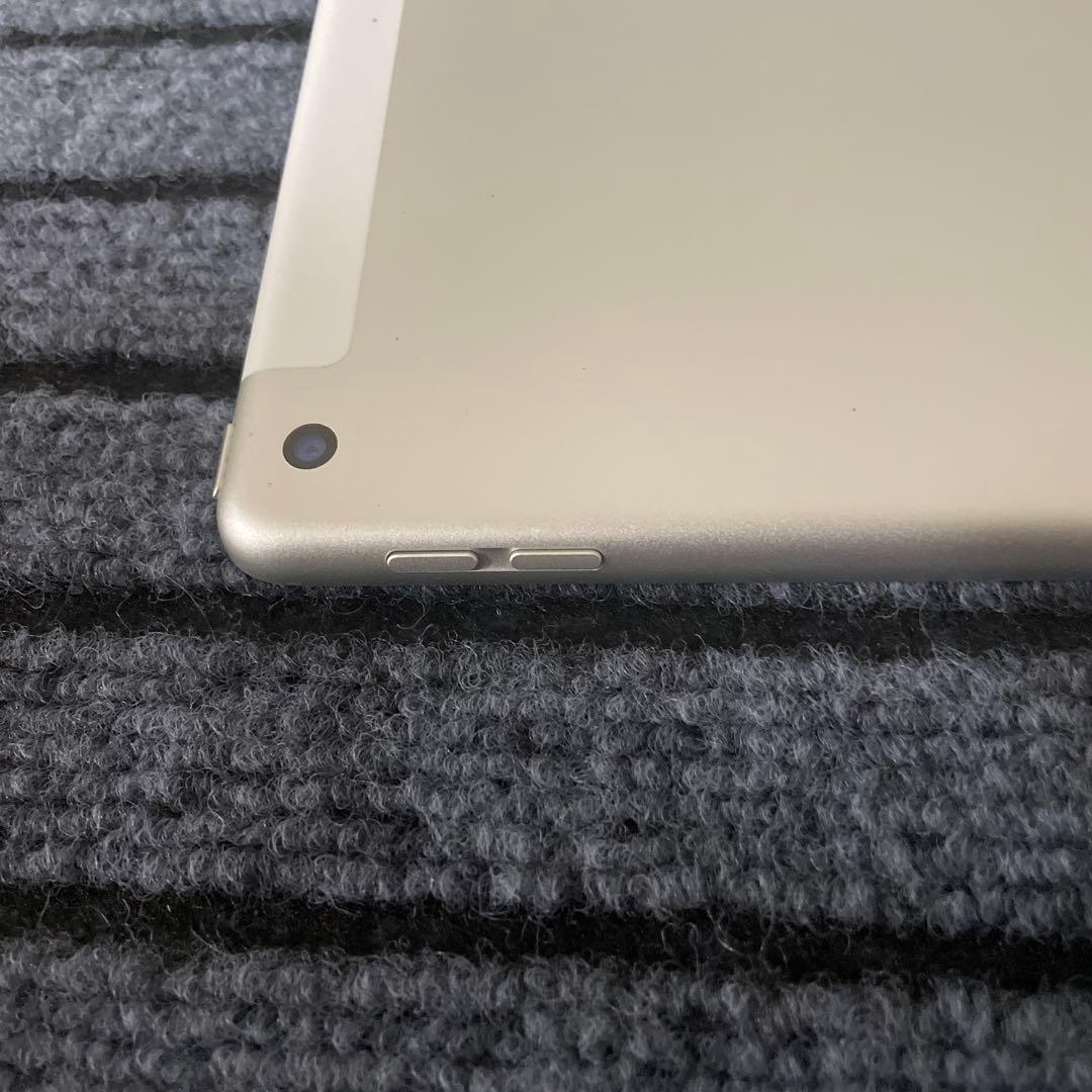 63 iPad 8世代 32GB SIMフリー シルバー