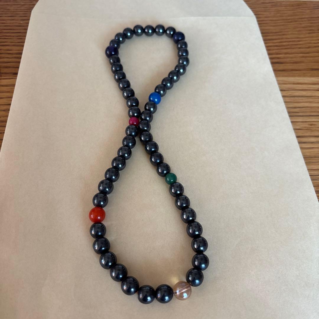 肩こりなどに効く磁石の石です。