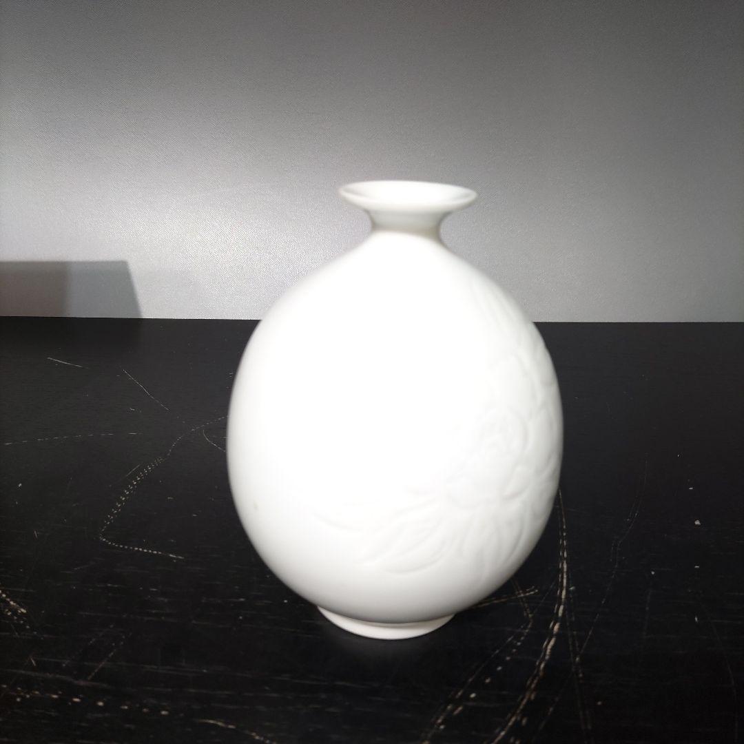 VMPD7-1214- 33 白磁牡丹彫 一輪挿 中尾恭純