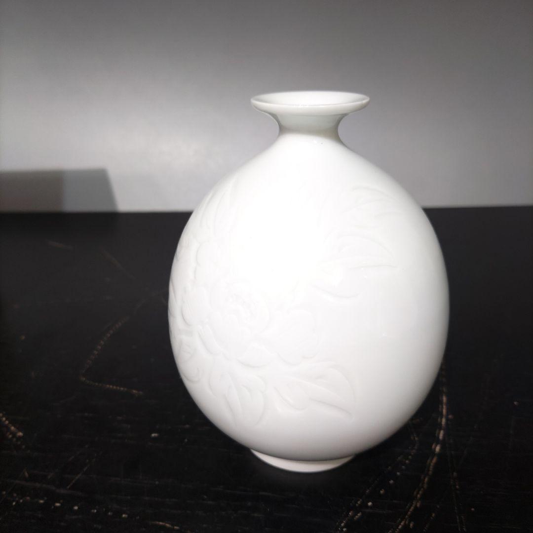 VMPD7-1214- 33 白磁牡丹彫 一輪挿 中尾恭純