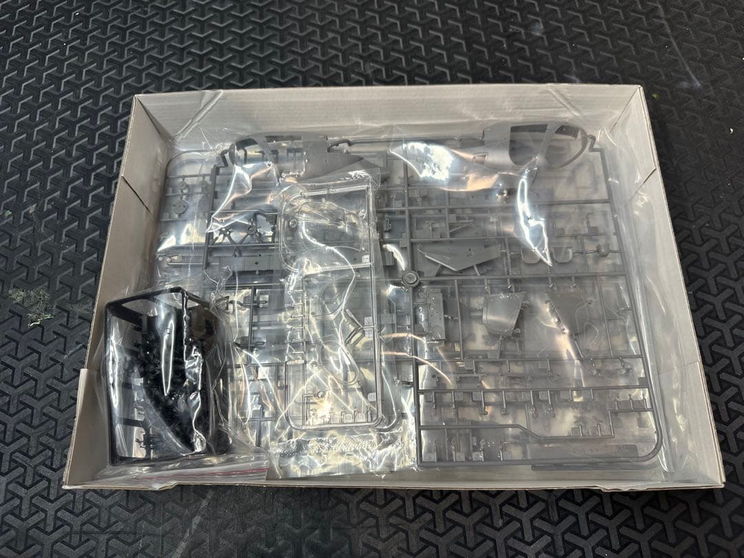 キティホーク AH-6J/MH-6J Little Bird フィギュア6体付