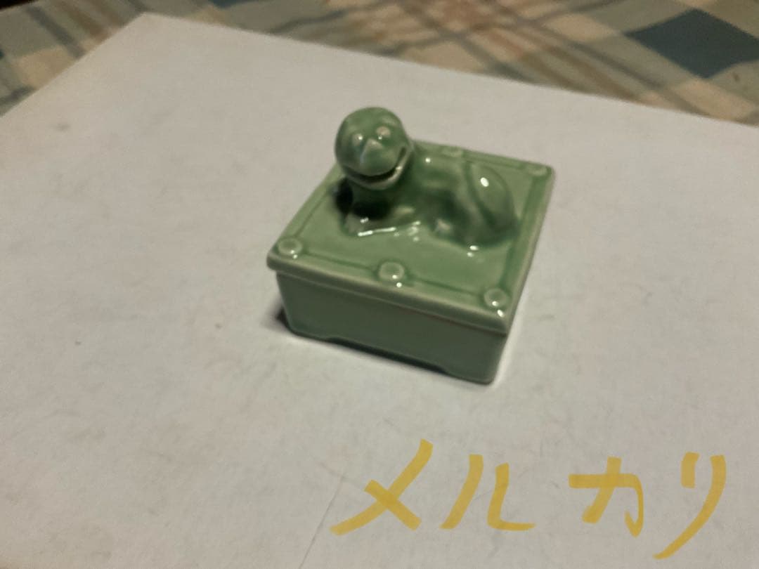 陶器製／置物（墨入れ？）陶磁器　作者　年代不明？【桐箱入りだが、蓋はない】。