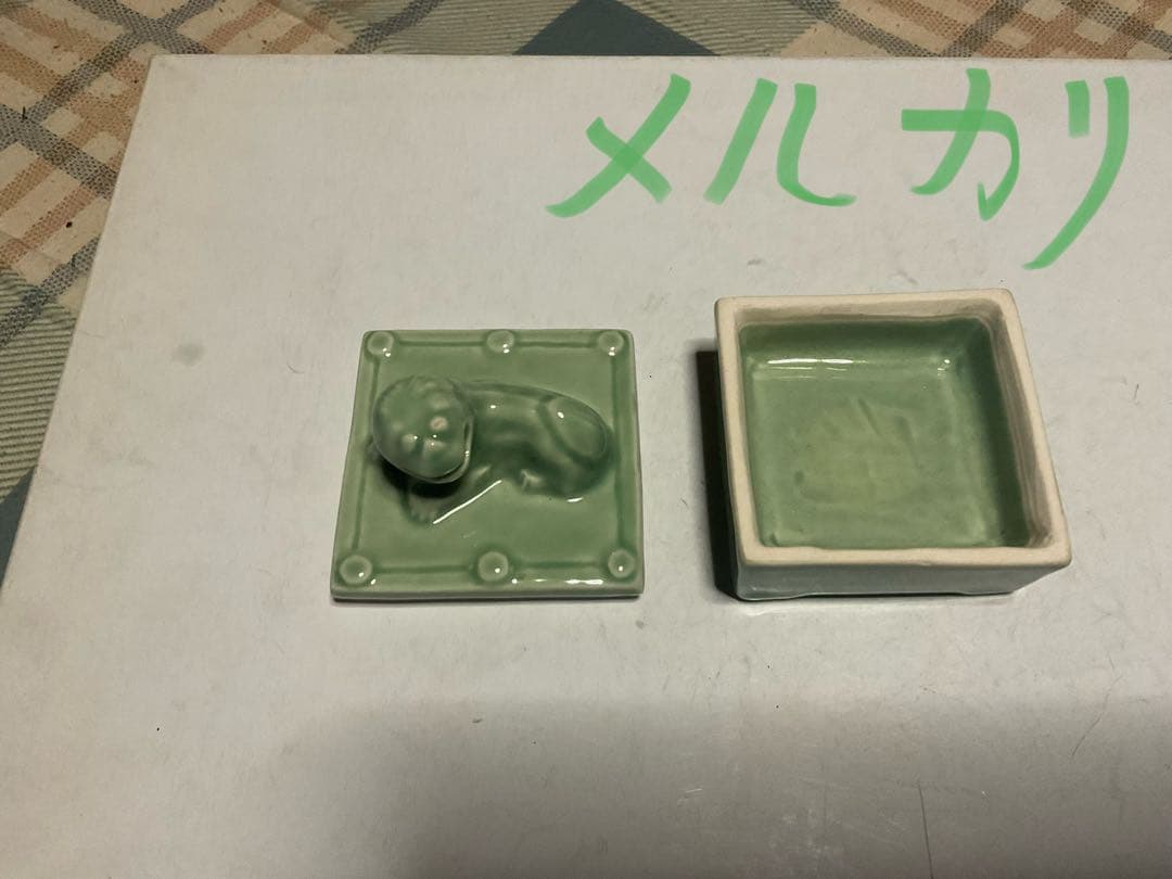 陶器製／置物（墨入れ？）陶磁器　作者　年代不明？【桐箱入りだが、蓋はない】。