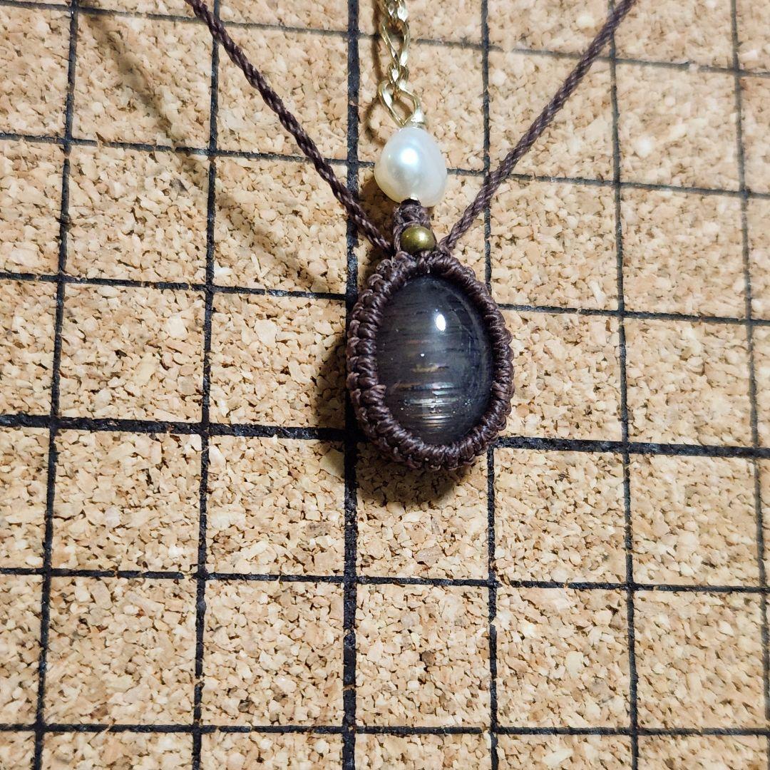 レインボーサンムーンストーンのマクラメペンダント