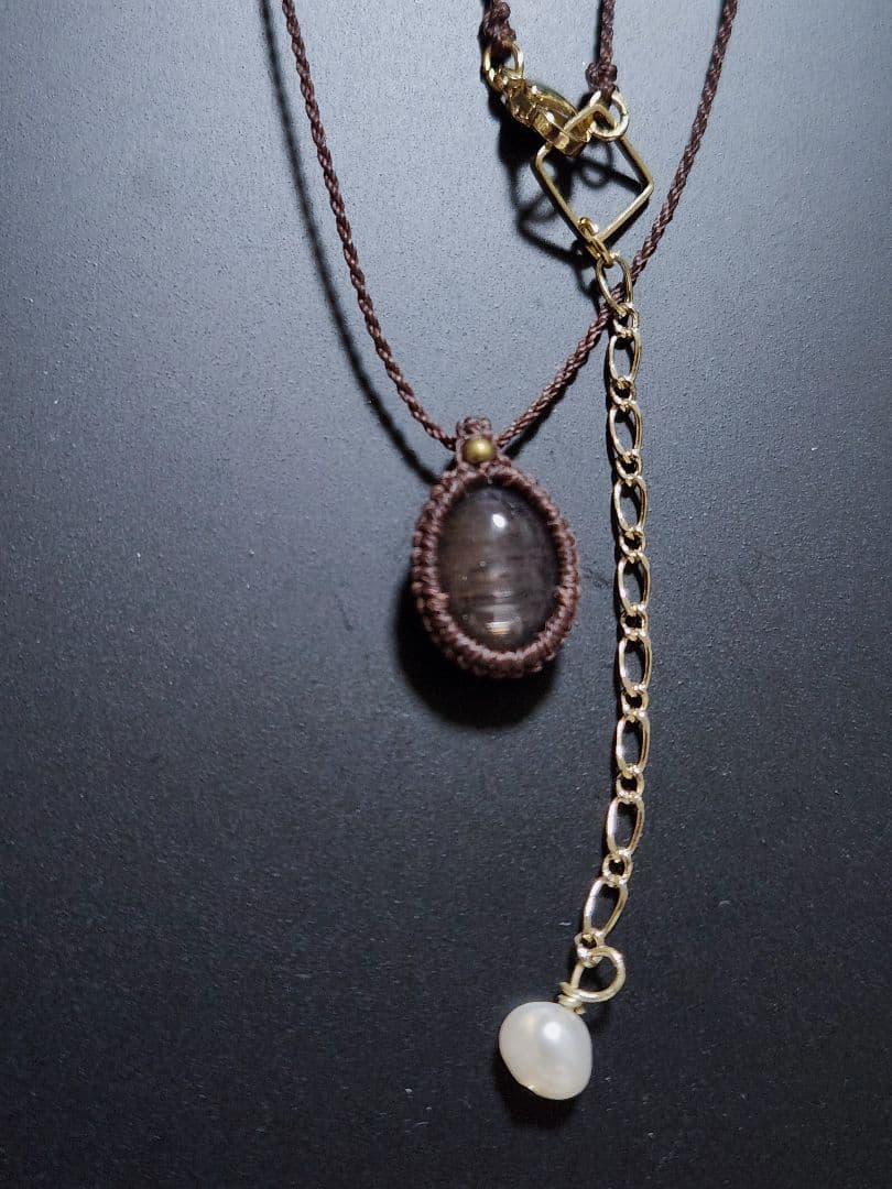 レインボーサンムーンストーンのマクラメペンダント