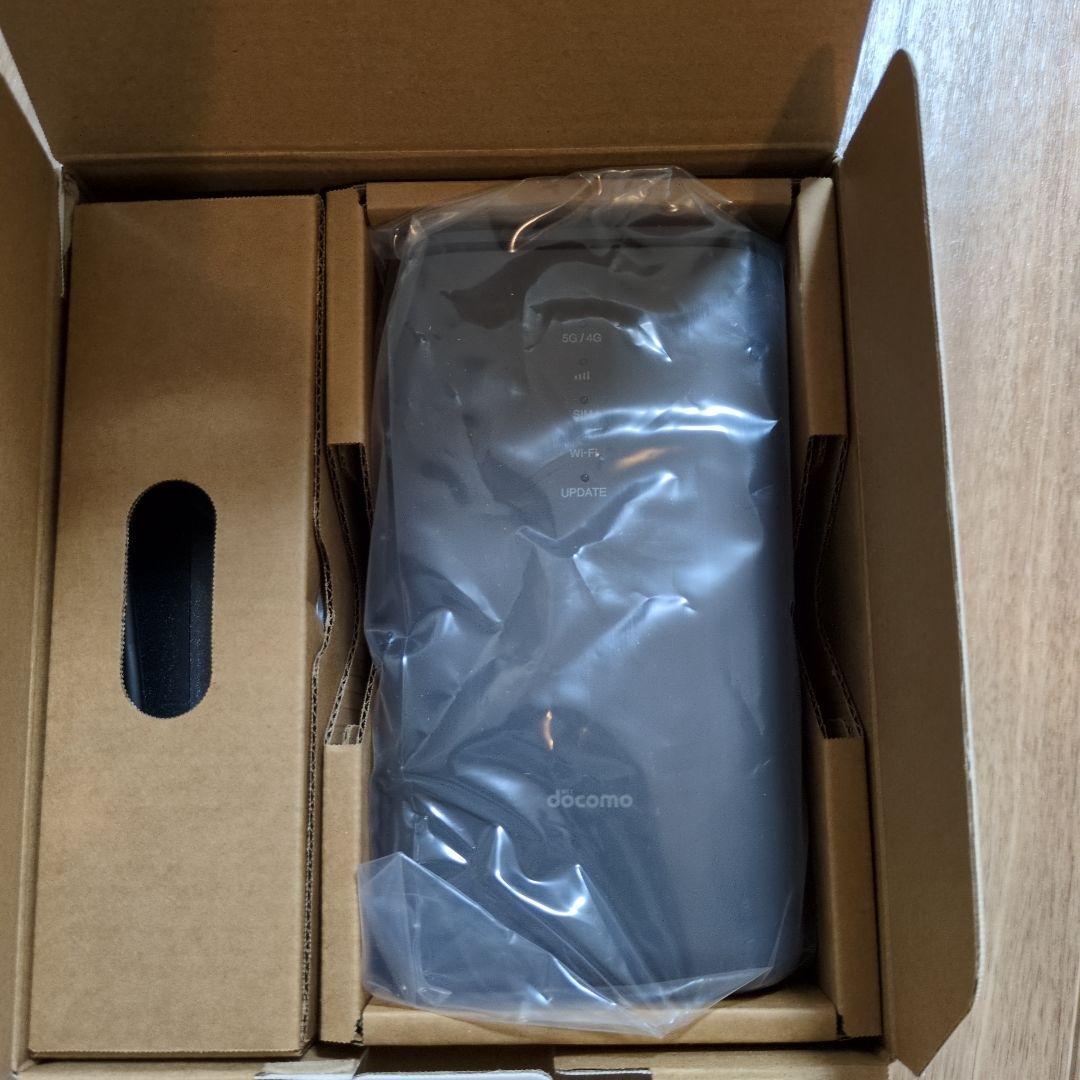 docomo  5G HR02 セット　ほぼ新品