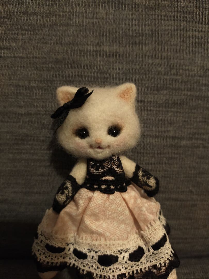 羊毛フェルト　猫ドール