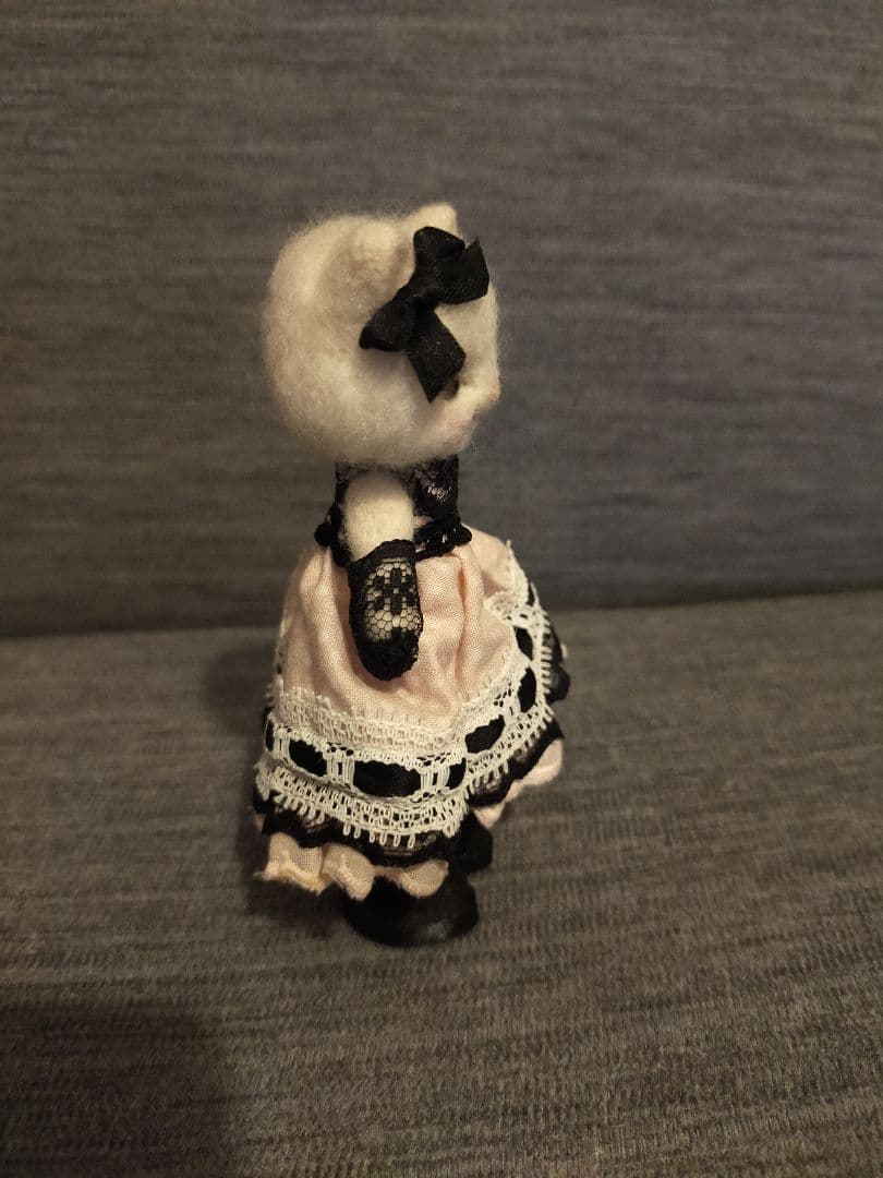 羊毛フェルト　猫ドール