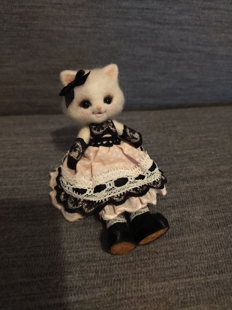 羊毛フェルト　猫ドール