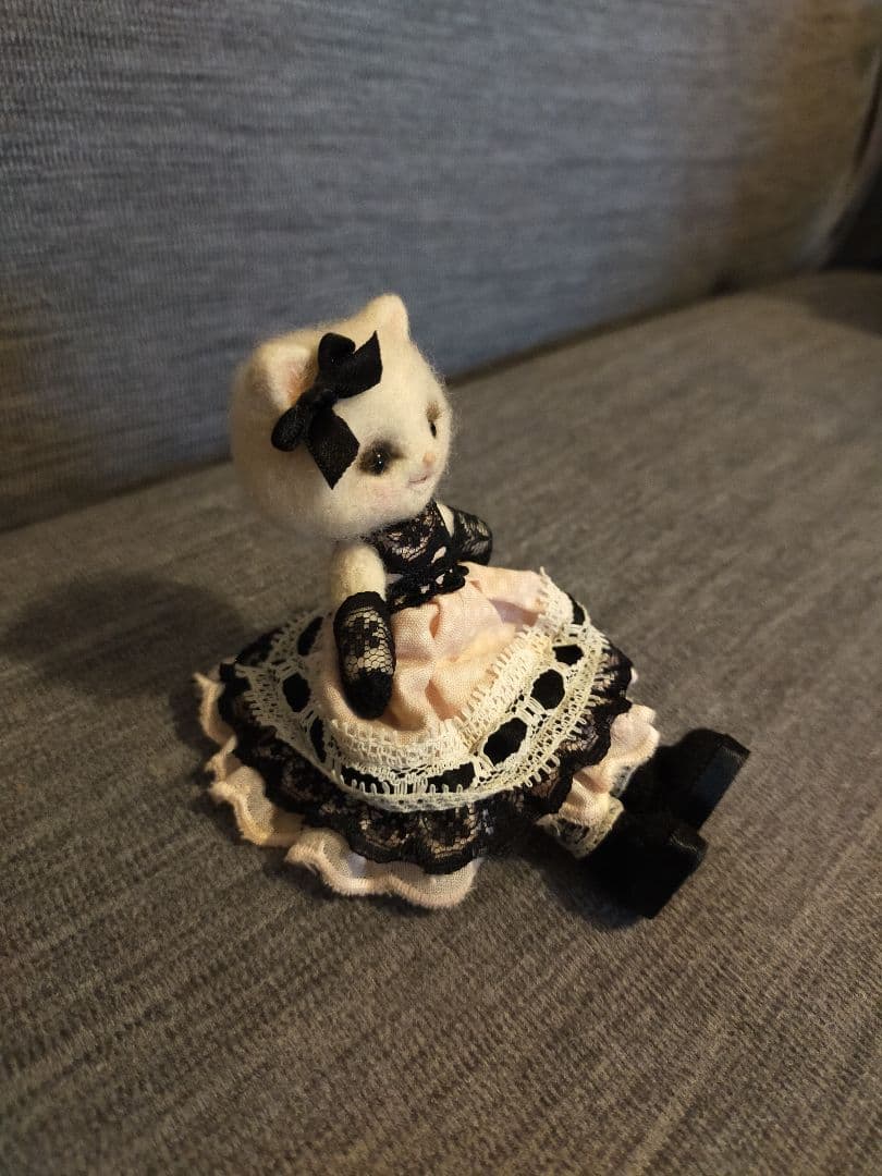 羊毛フェルト　猫ドール