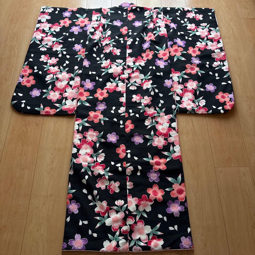 127 R・K 黒×桜　ちりめん　7歳 七五三着物セット　和装小物　結び帯